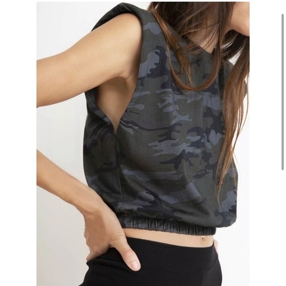 Sanctuary camo shoulder pad tank top cinched waist - Picture 2 of 5